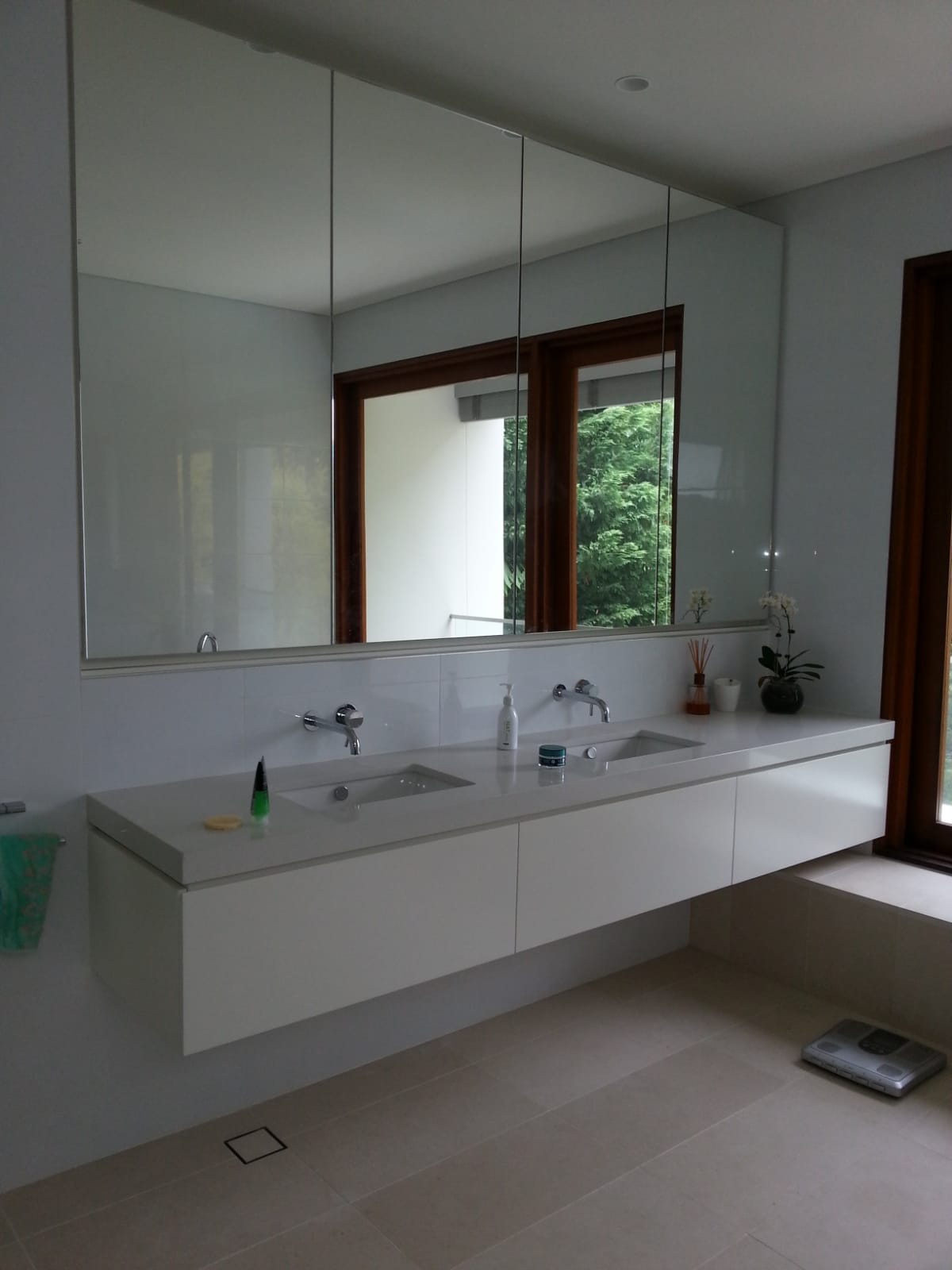 floating double vanity unit