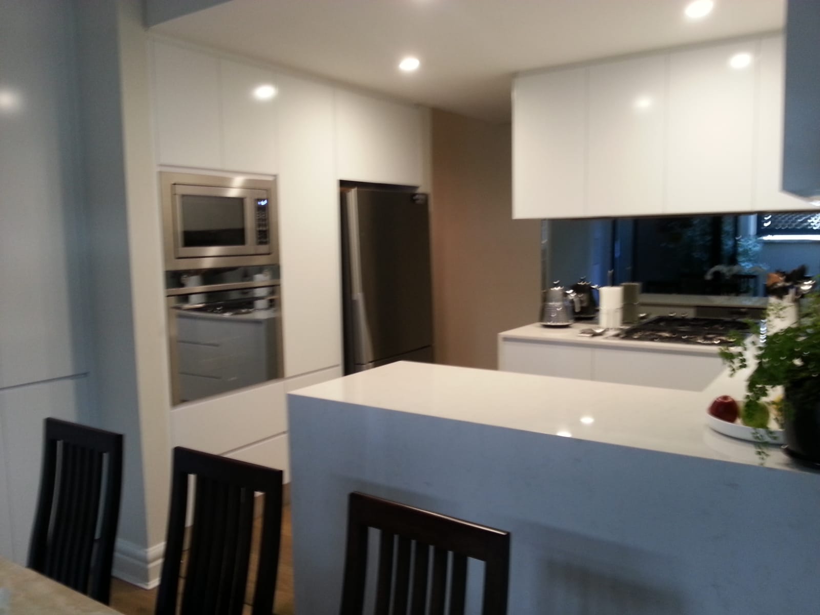 white gloss kitchen