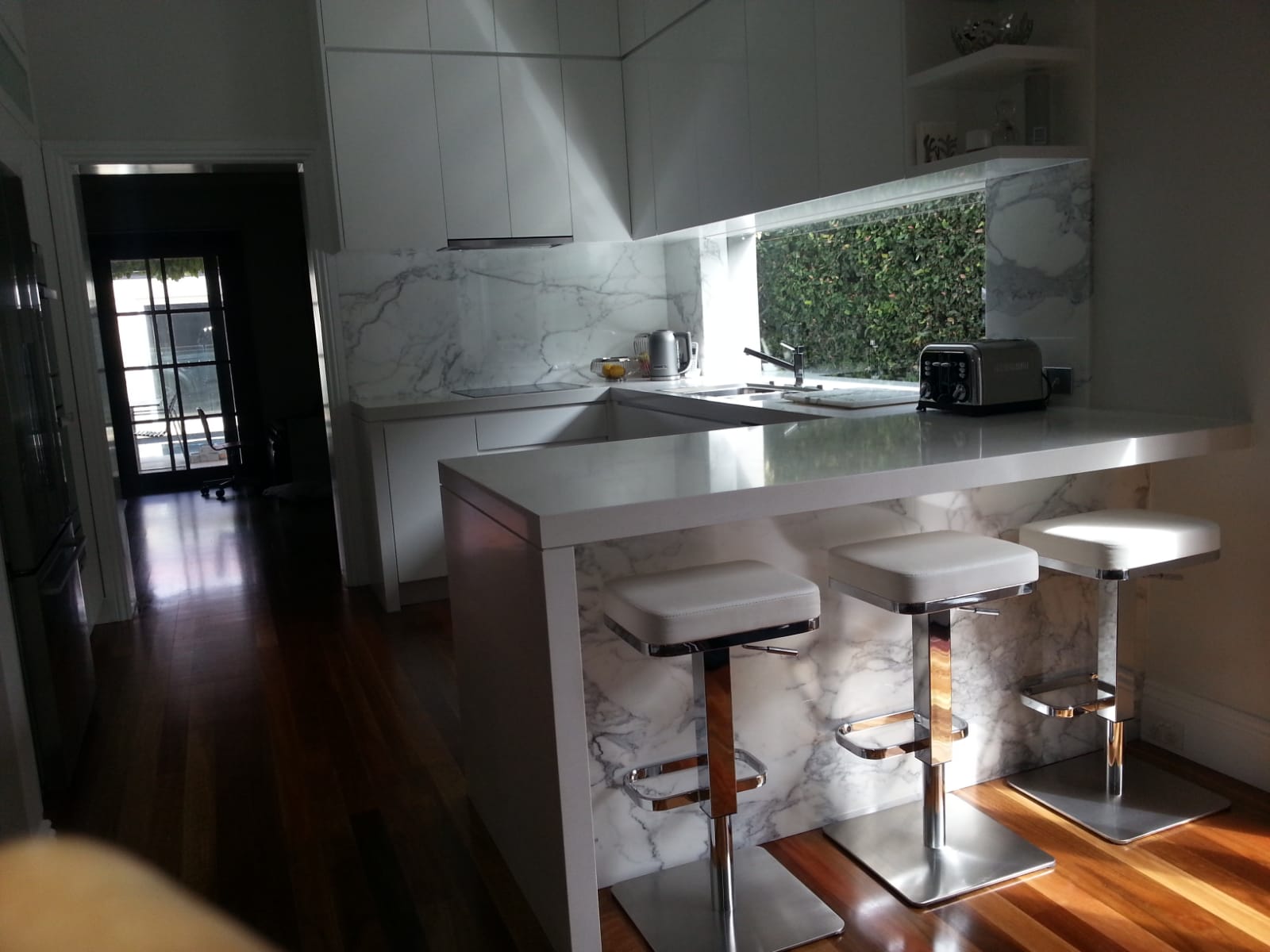 white quartz benchtop
