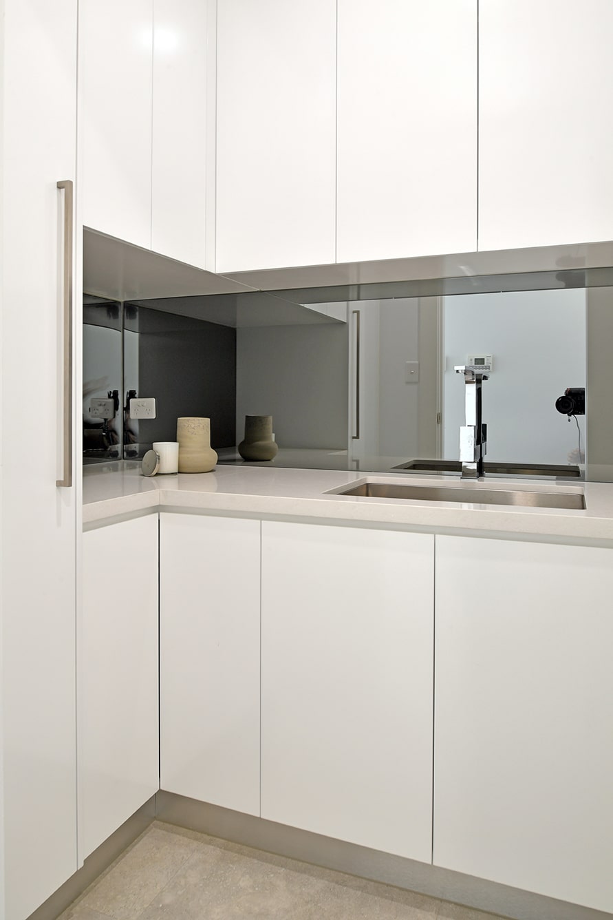 black glass splashback kitchen