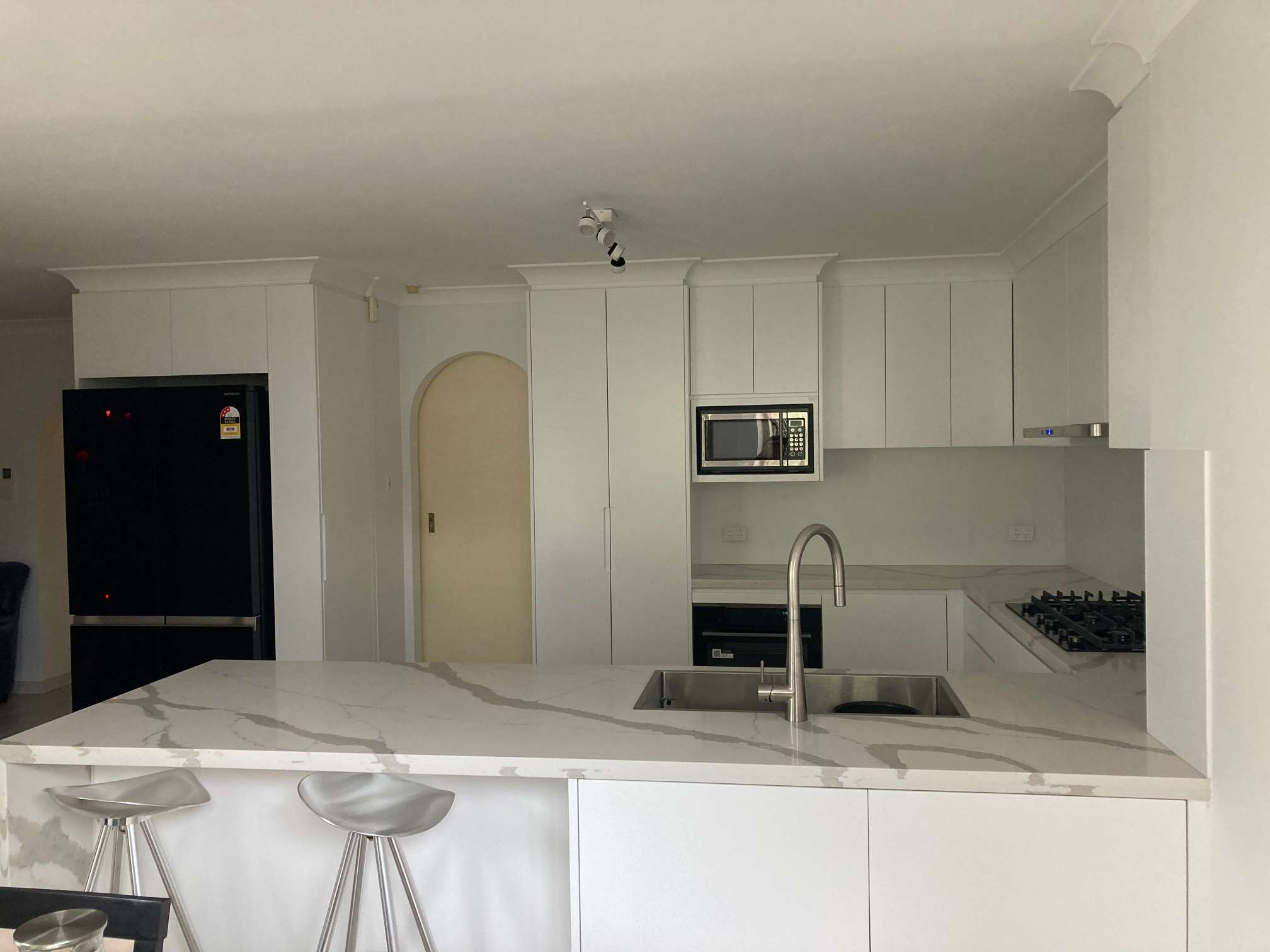 Handleless Kitchen Cabinets
